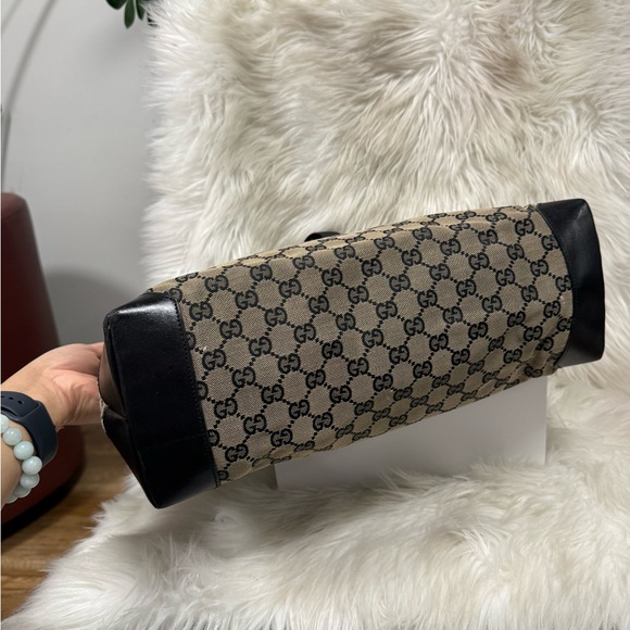 🔥SOLD🔥Authentic Gucci Beige GG Supreme Canvas Tote with Black Leather Pocket - Picture 11 of 17